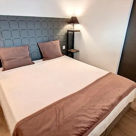 Henri Camille Real Estate- Miramar - One Bedroom - Croisette Sea View Holiday home