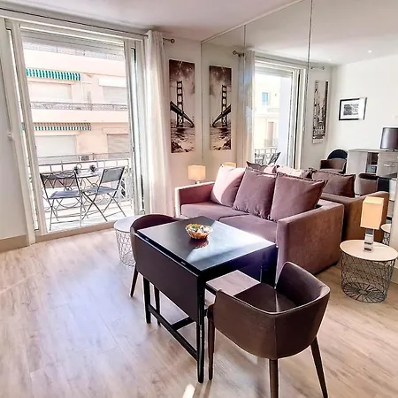 Henri Camille Real Estate- Miramar - One Bedroom - Croisette Sea View *