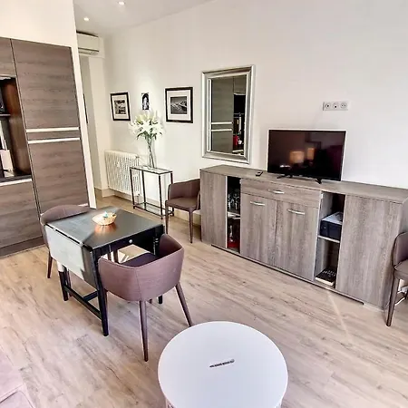 Holiday home Henri Camille Real Estate- Miramar - One Bedroom - Croisette Sea View *